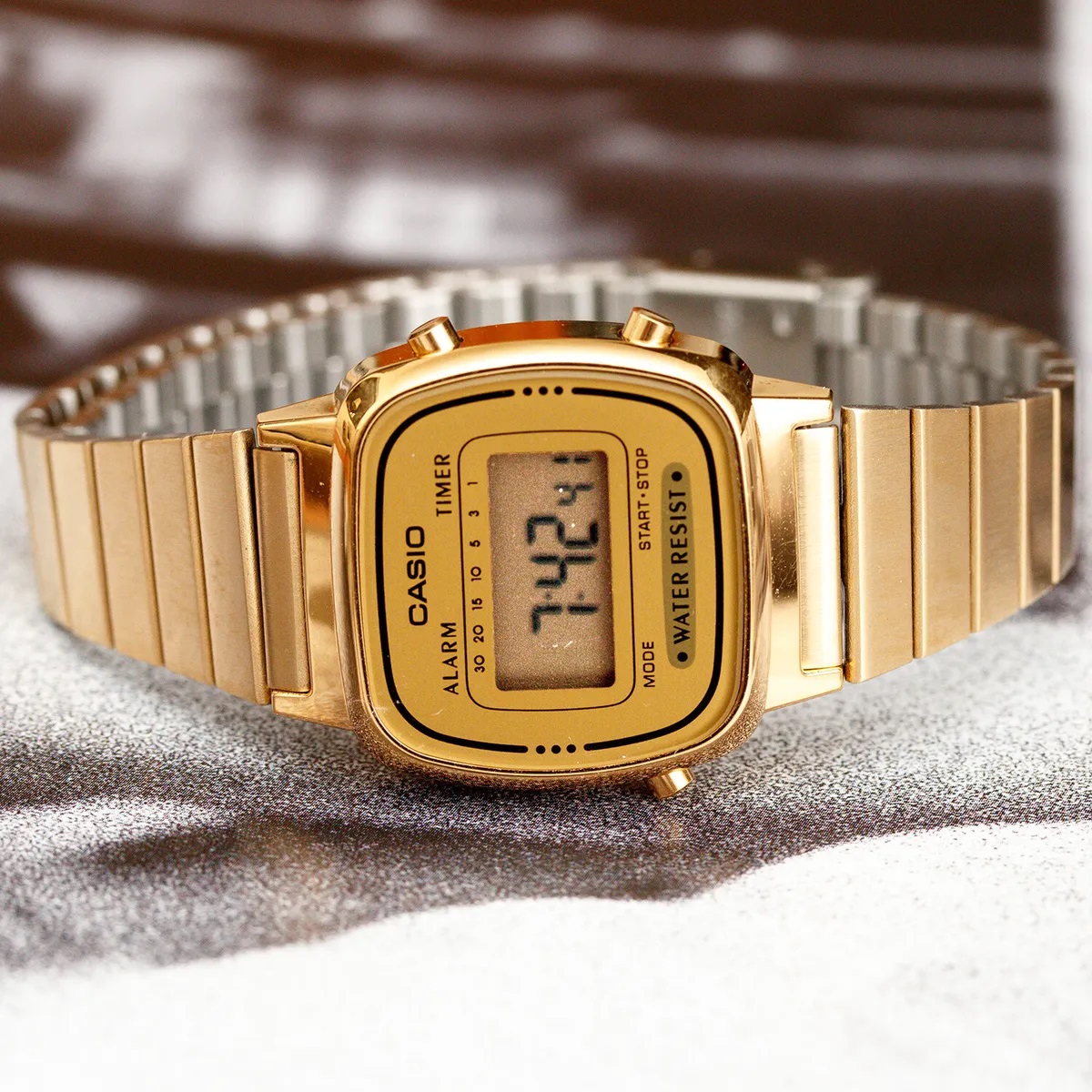 Reloj Casio LA670WGA-9 Dorado Vintage Dama - Imagen 6