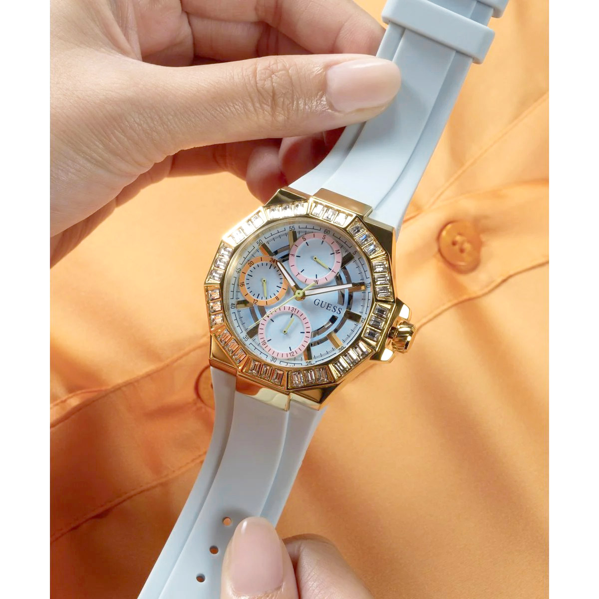 Reloj Guess de Dama GW0695L1 Correa de Silicona - Imagen 6