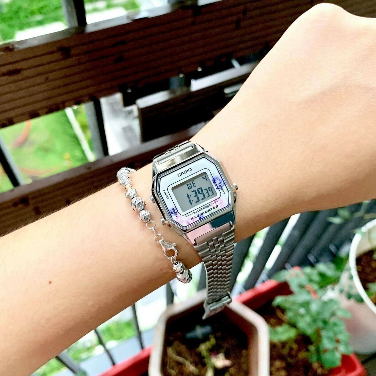 Reloj Casio LA680WA-4C Floral Plateado Retro - Imagen 4