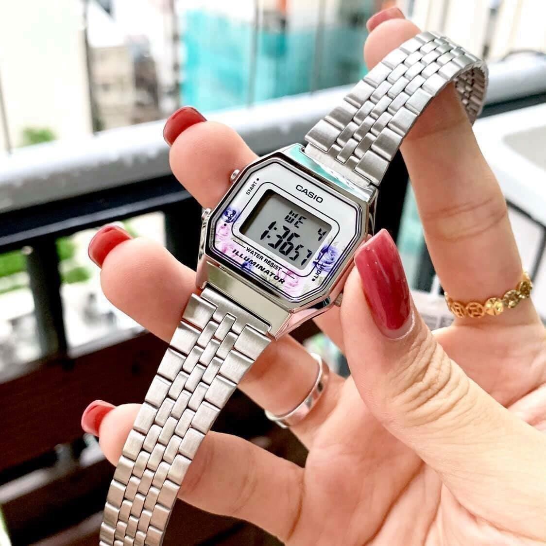 Reloj Casio LA680WA-4C Floral Plateado Retro - Imagen 3