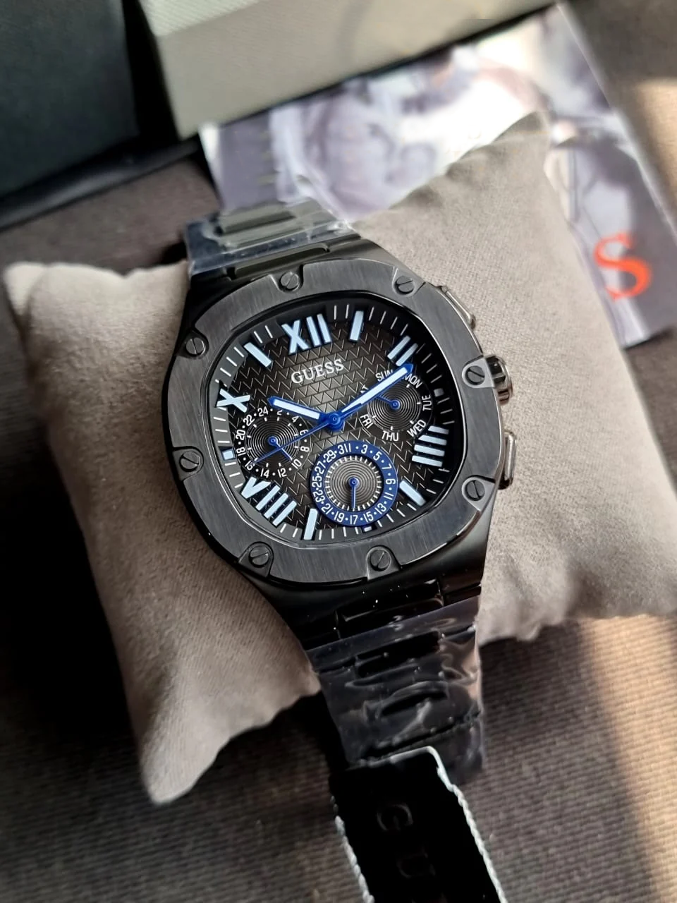 Reloj Guess para Caballero GW0572G5 Color Negro - Imagen 6