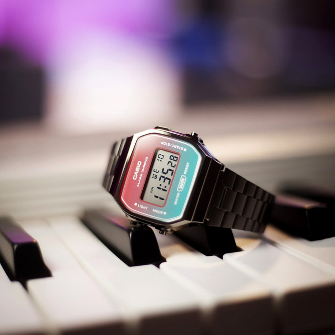 Reloj Casio Vintage A168WERB-2A Color Gris - Imagen 4