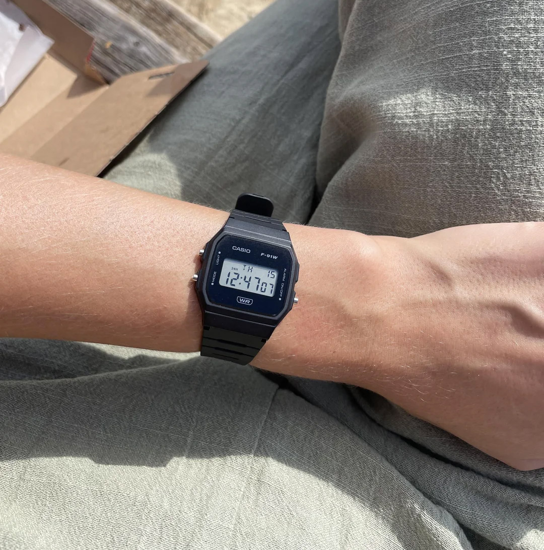 Reloj Casio Unisex F-91WB-8A Retro Negro - Imagen 7