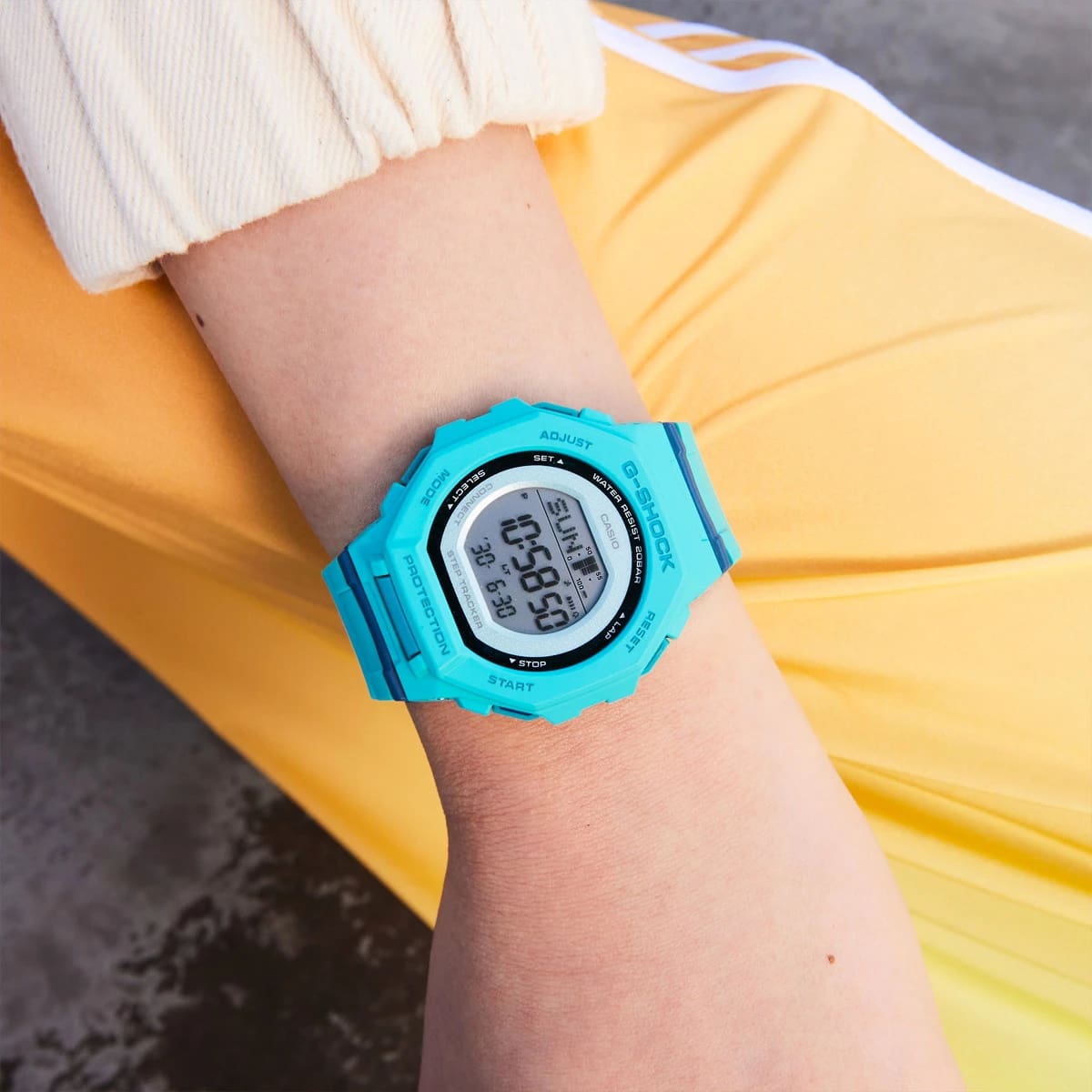 Reloj Casio de Mujer G-Shock GMD-B300SC-2DR - Imagen 3