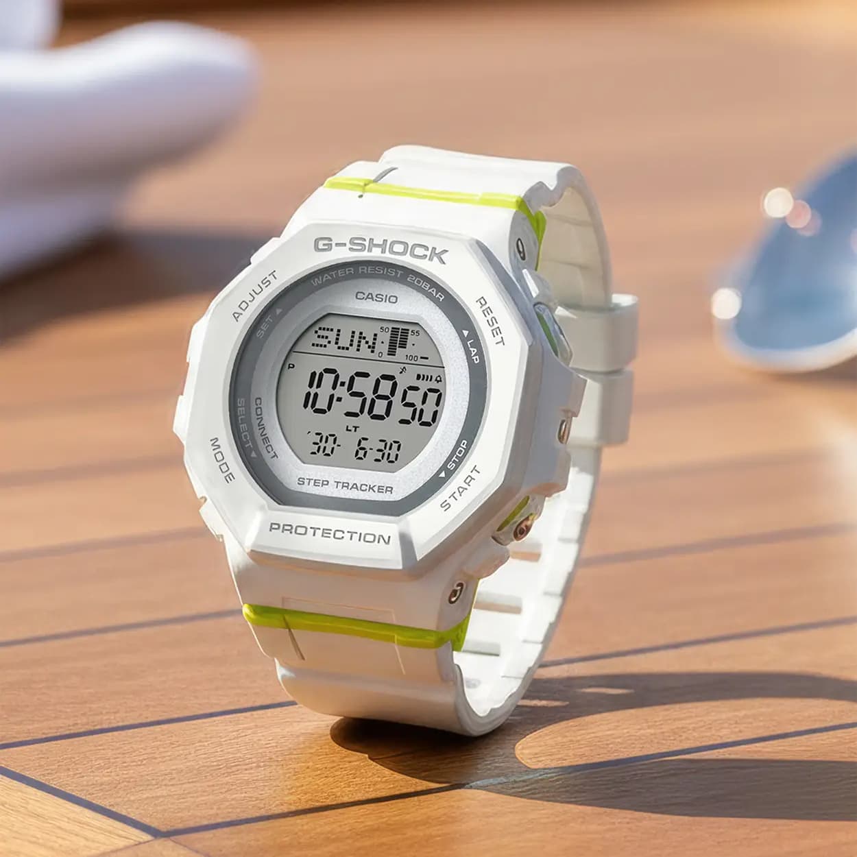 Reloj de Dama Casio G-Shock GMD-B300SC-7DR - Imagen 4